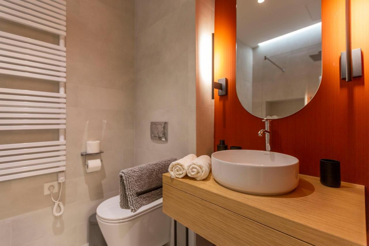 Luxurious Minimalist Residence With Sauna By Prestige Homes Budapest Extérieur photo