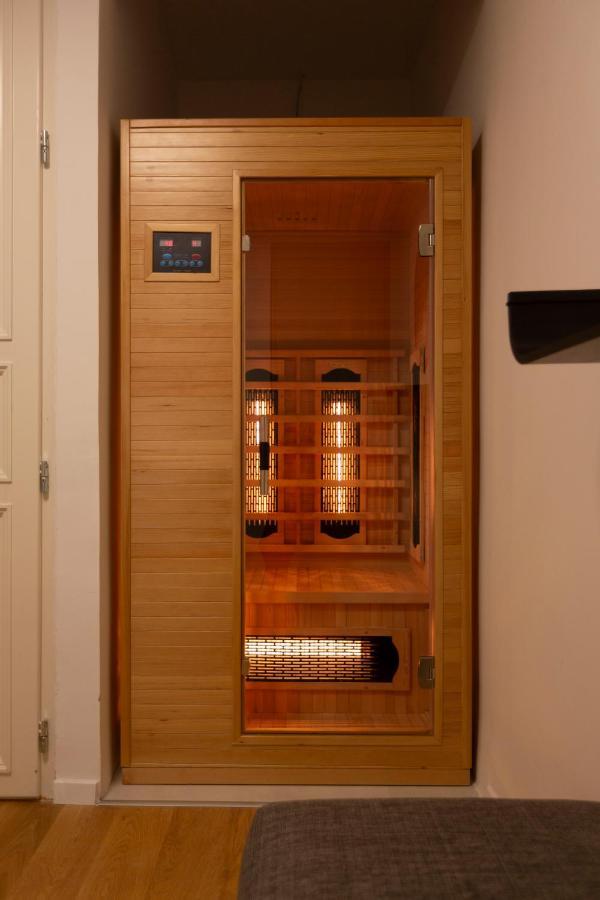 Luxurious Minimalist Residence With Sauna By Prestige Homes Budapest Extérieur photo