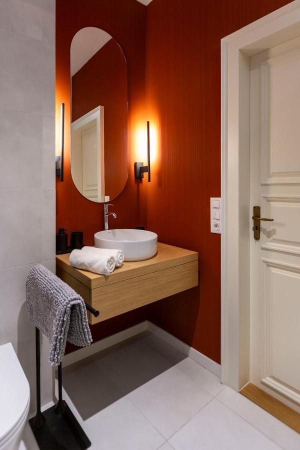 Luxurious Minimalist Residence With Sauna By Prestige Homes Budapest Extérieur photo